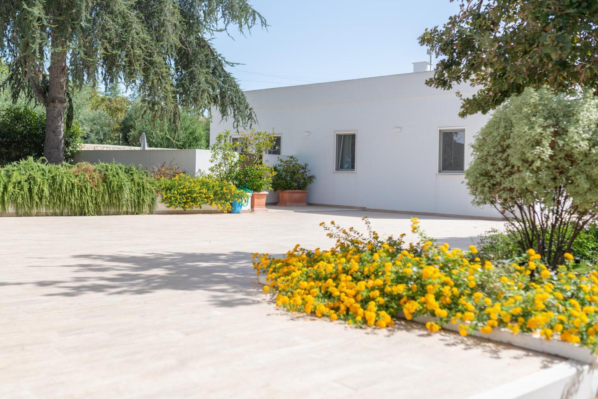 Mandorlocarrubo'S Suite Ostuni Εξωτερικό φωτογραφία